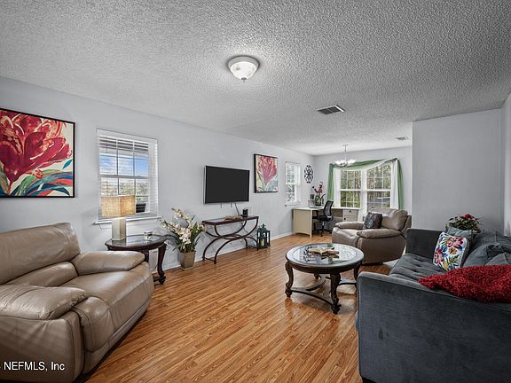 2nd image of 2555 MOODY Avenue