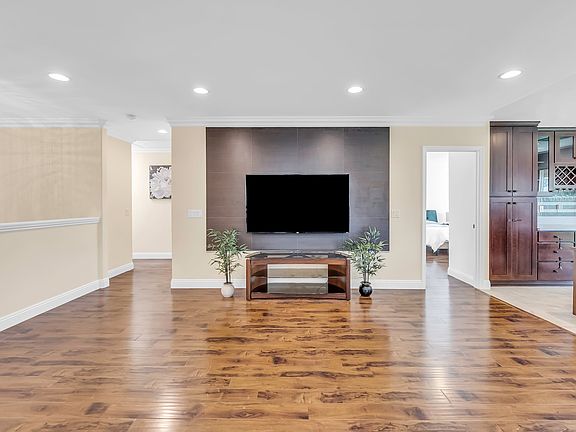 4th image of 5476 Cloverly Ave
