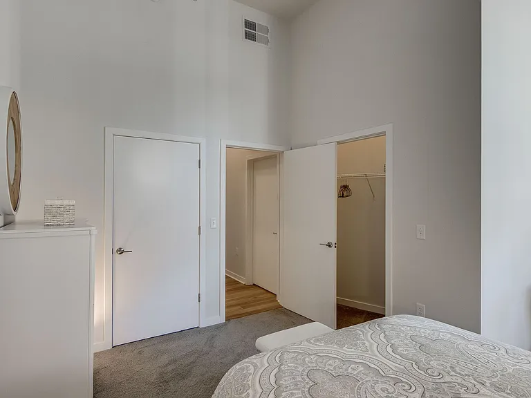 520 Park Avenue — Photo 7