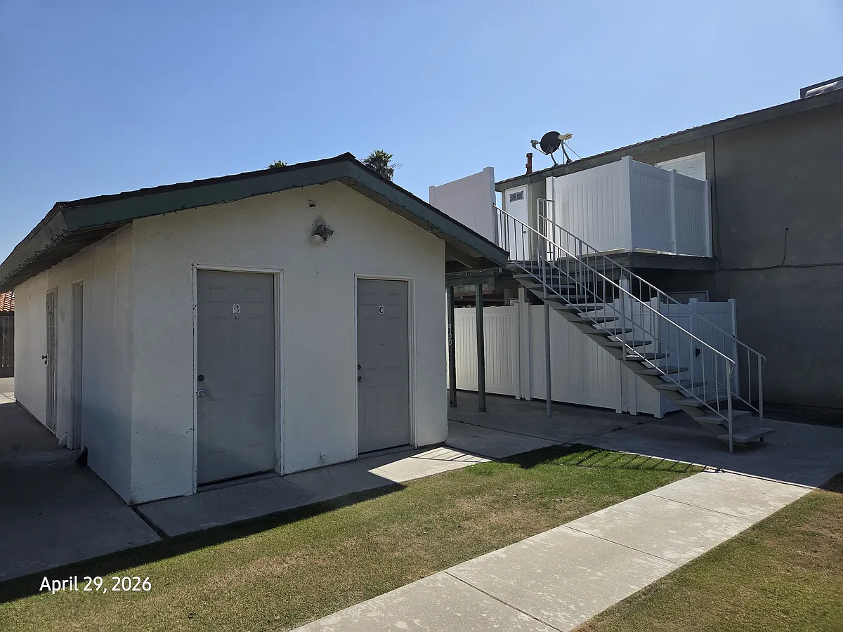 Building Photo - 5909 Nogal Ave #C