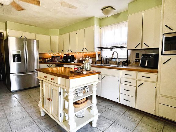 2nd image of 116 Mesquite St