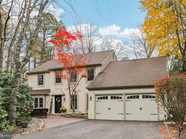 8 Dartmouth Ct, Marlton, NJ 08053