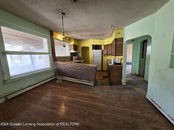 4th image of 31556 Sheridan St