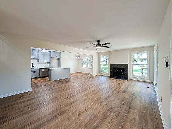 3rd image of 217 Tamarack Dr