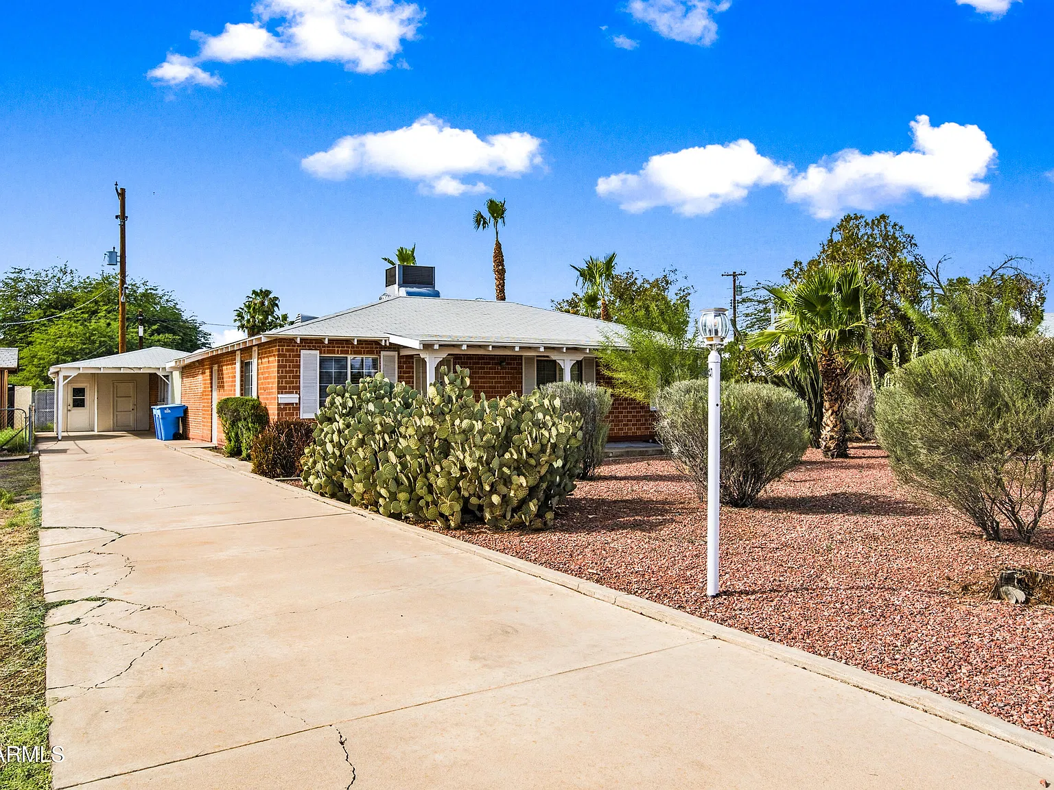 3 bed, 2.0 bath, 1600 sqft, $2,088 — Photo 1