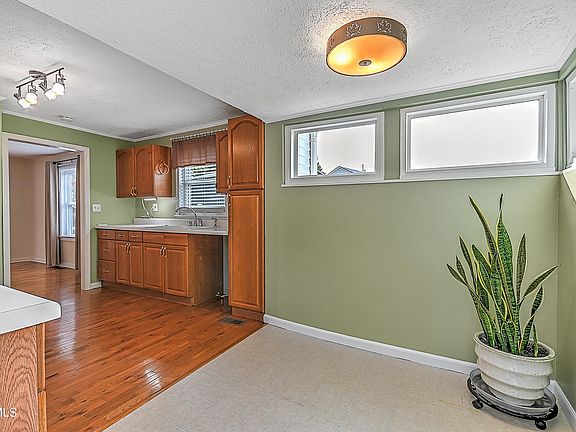 4th image of 111 Dakota Ave