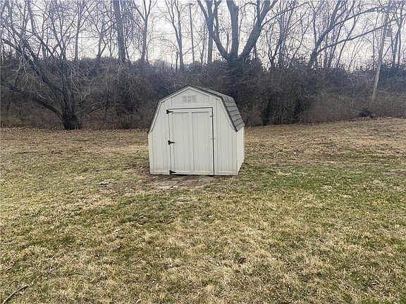 3rd image of 9010-9012 Catherine Rd