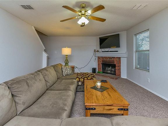 3rd image of 1021 Mazourka Dr