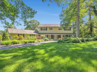 29 Ryder Ave, Dix Hills, NY 11746