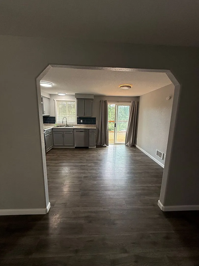 2 Bedroom, 1 bathroom House — Photo 4