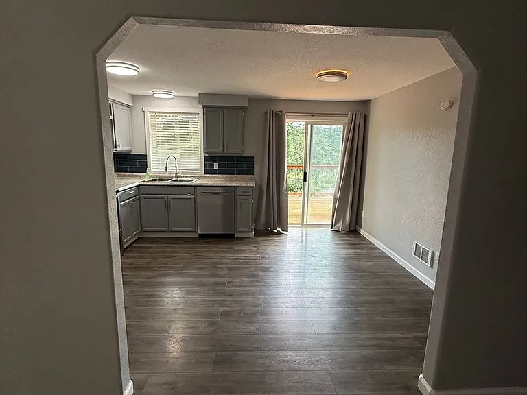 1871 Lake Dr — Photo 4
