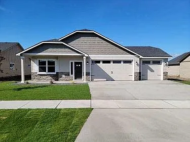 3 bed, 1574 sqft, $2,495 — Photo 1