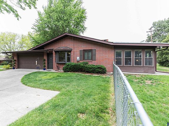 4th image of 1501 W Manor Dr