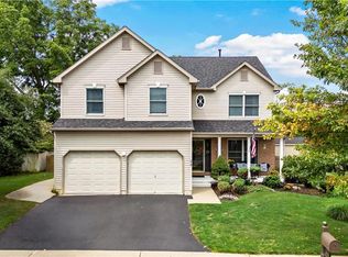 24 Country Side Ct, Easton, PA 18045