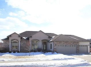 940 Robin Rd, Iowa City, IA 52246