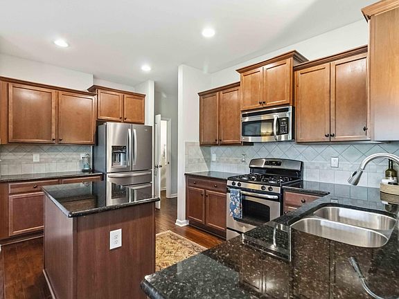 3rd image of 7404 Bedford Ridge Dr