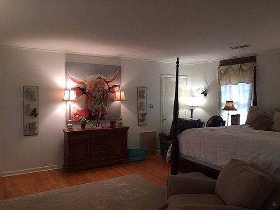 5th image of 300 N Deer Creek Dr