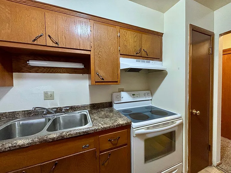 Halsted Park Apartments and Townhomes — Photo 50