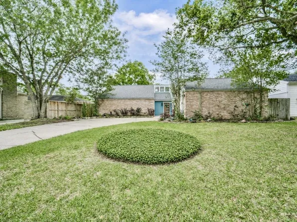 12111 Whittington Dr, Houston, TX 77077