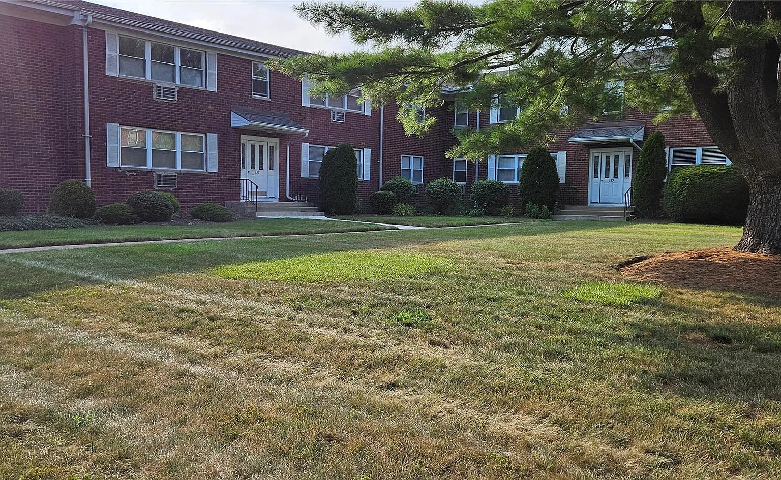 237 N Middletown Road, Pearl River, NY 10965 — Photo 2