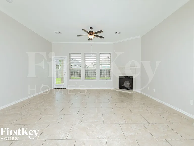 119 Del Carmen Dr — Photo 2