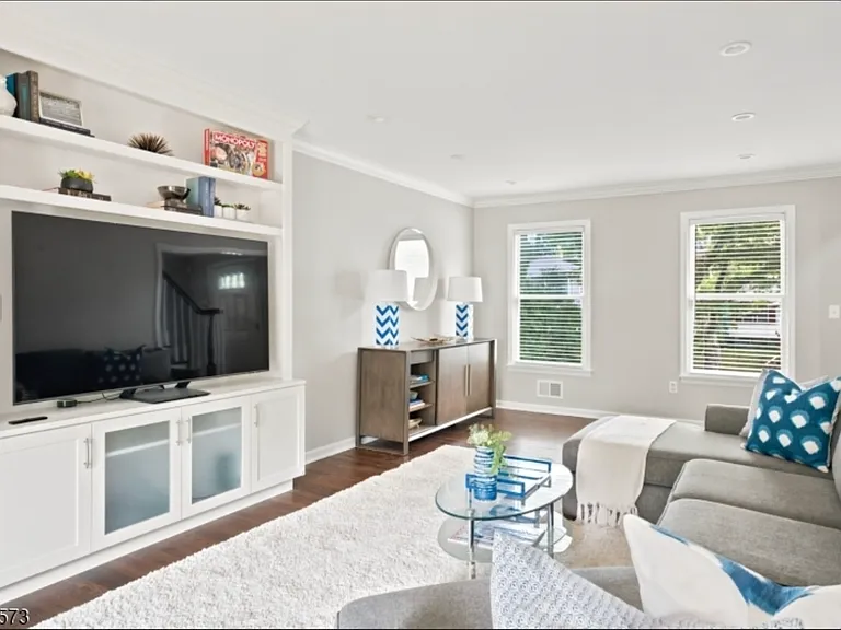 169 Broad St — Photo 4