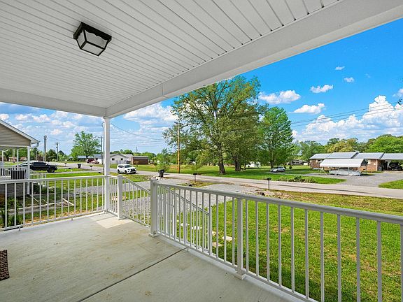 5th image of 494 Meadowbrook Dr