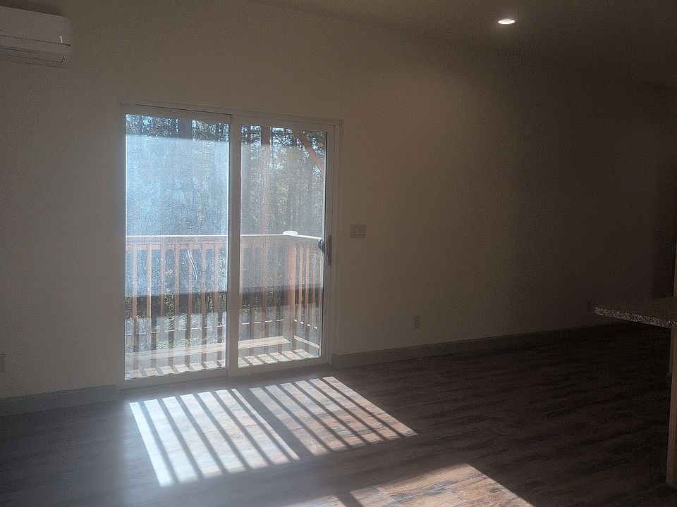 1st image of 565 Black Oak