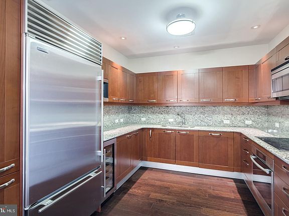 5th image of 50 S 16th St Unit 4402