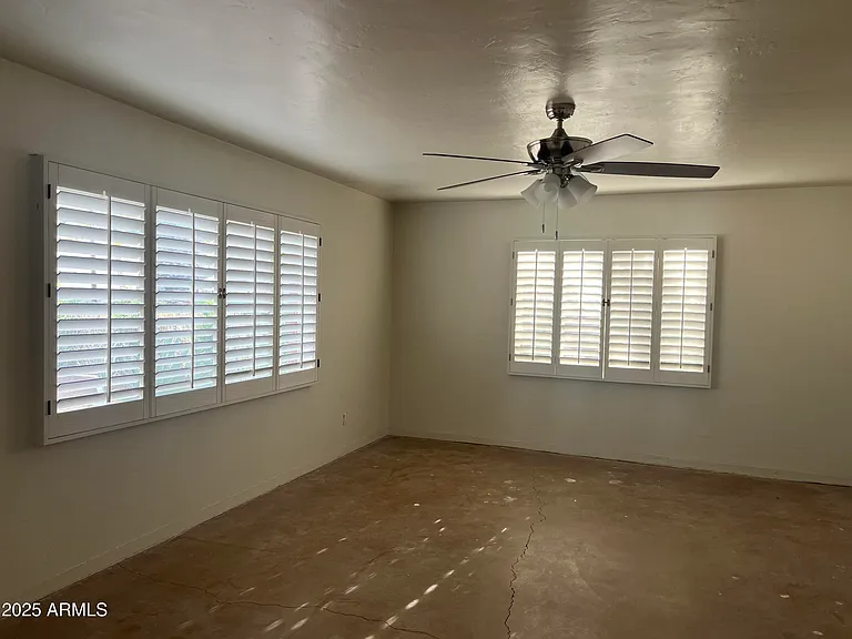 801 W Earll Dr — Photo 7