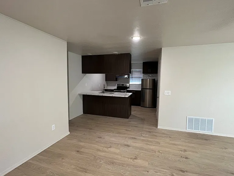 120 N Smythe Ave #120 — Photo 5