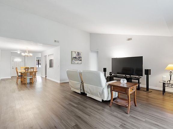 3rd image of 6731 Bridlewood Court