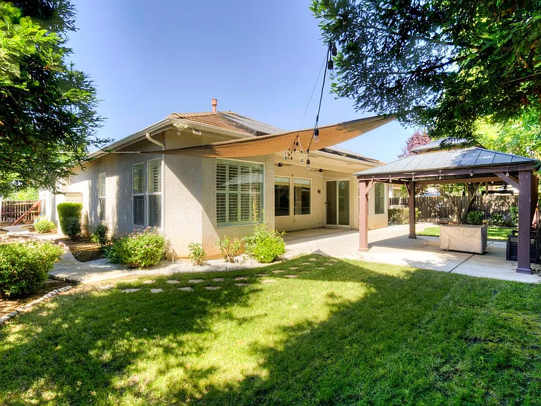 2418 Warner Ave — Photo 23