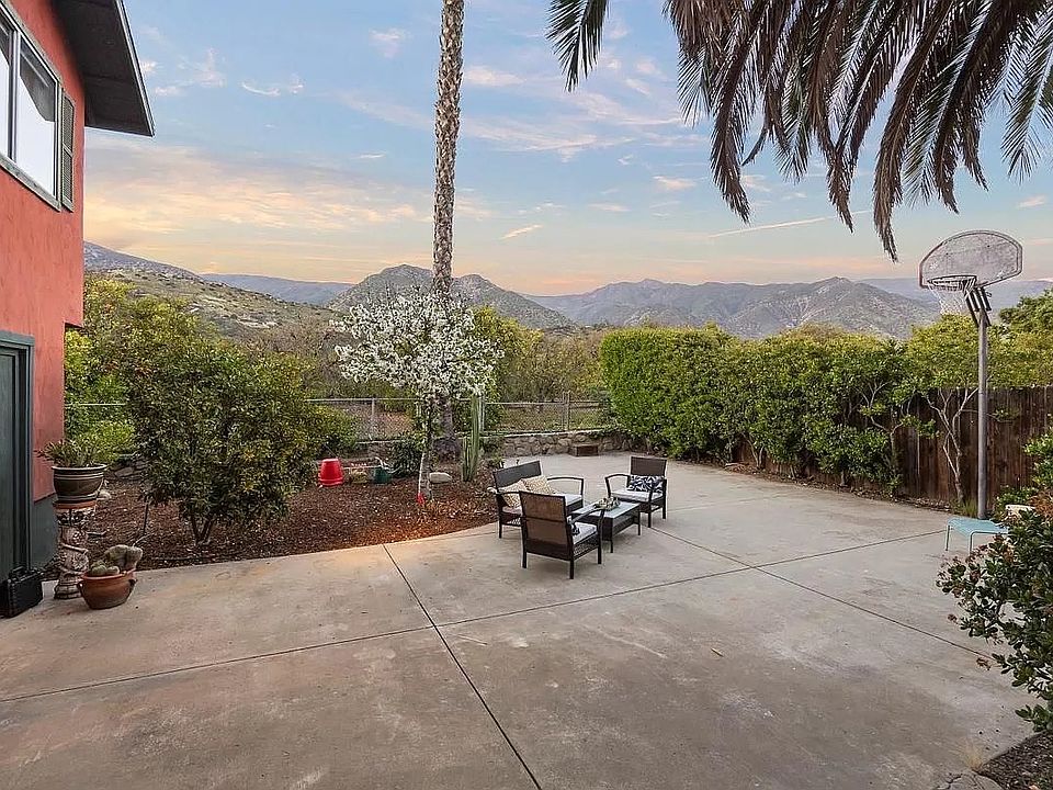 2479 Fordyce private patio