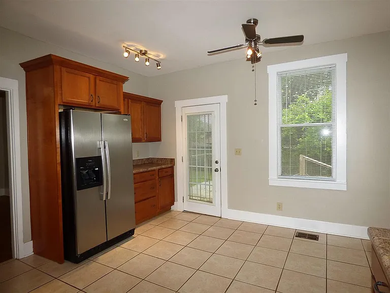 447 Dickinson St — Photo 17