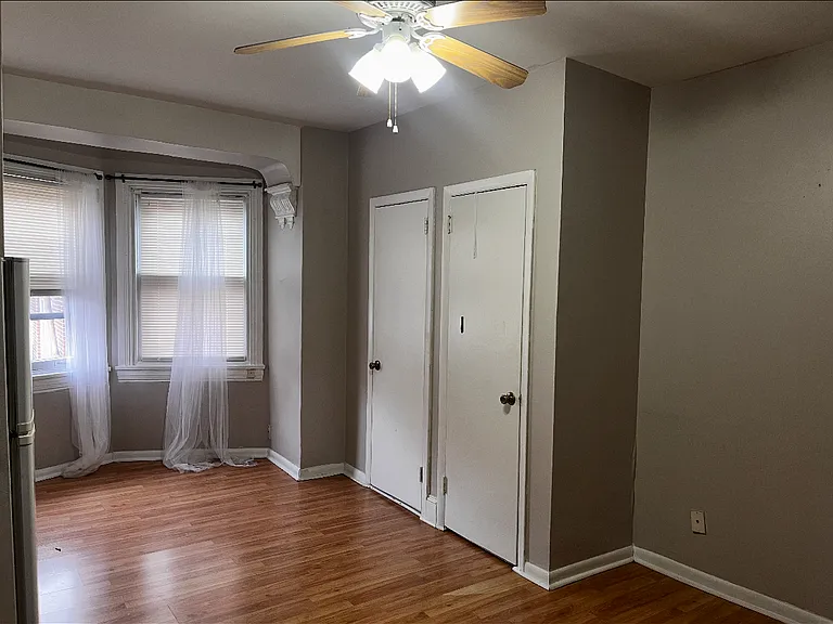 1121 Spruce St #4R — Photo 3