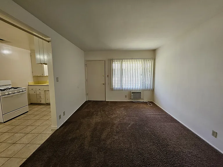 2729 W Victory Blvd #29F — Photo 2