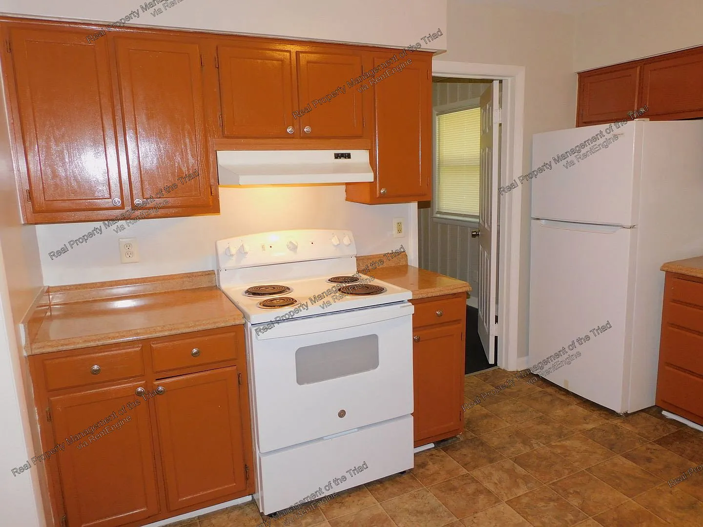 3 bed, 2.0 bath, 1144 sqft, $1,450 — Photo 2