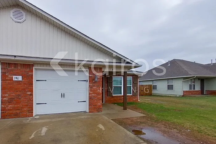 Building Photo - 3909 Thomas St #B