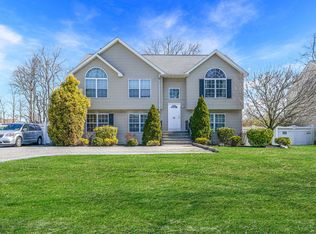 89 3rd Ave, Bay Shore, NY 11706