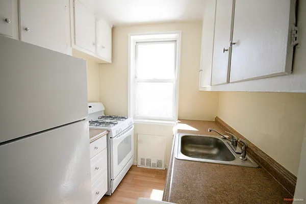 Sold by Modern Spaces | media 6