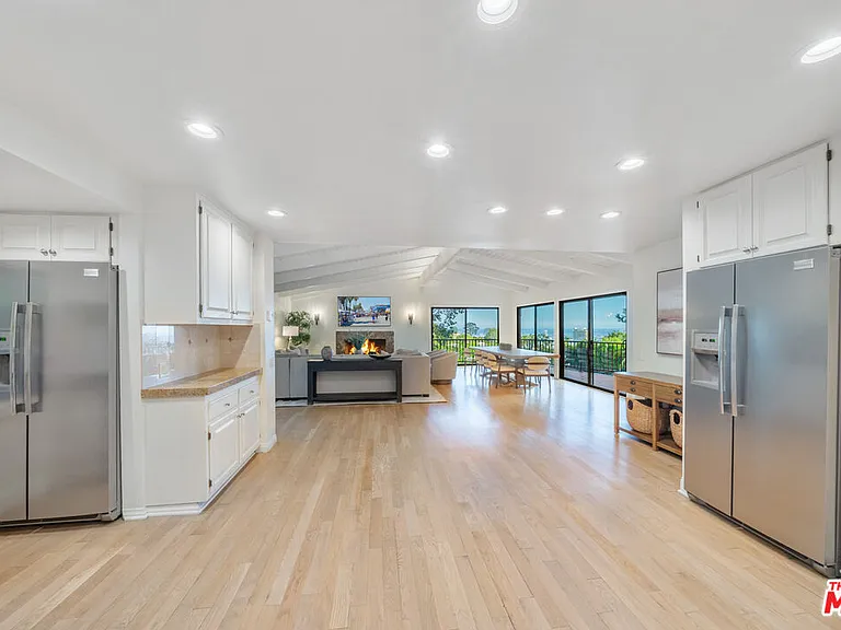 9305 Beverly Crest Dr — Photo 23