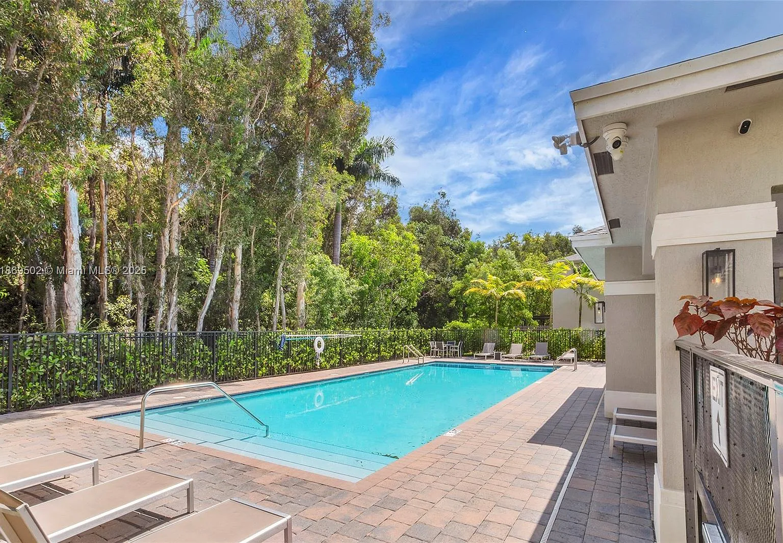 3 bed, 2.5 bath, 1524 sqft, $3,200 — Photo 1