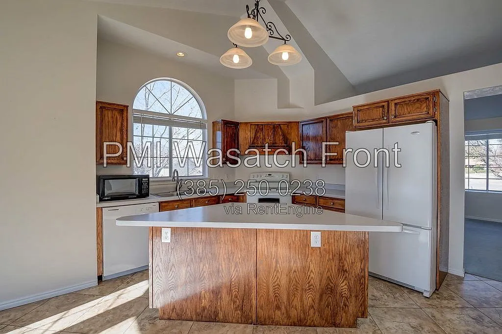 5 bed, 3.0 bath, 2276 sqft, $2,700 — Photo 4