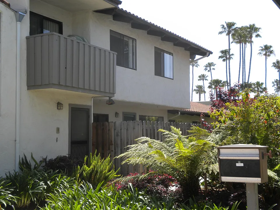 154 Kingston Ave #B