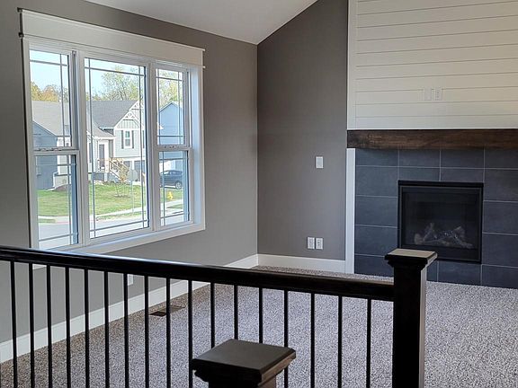 Living Area / Gas Fireplace