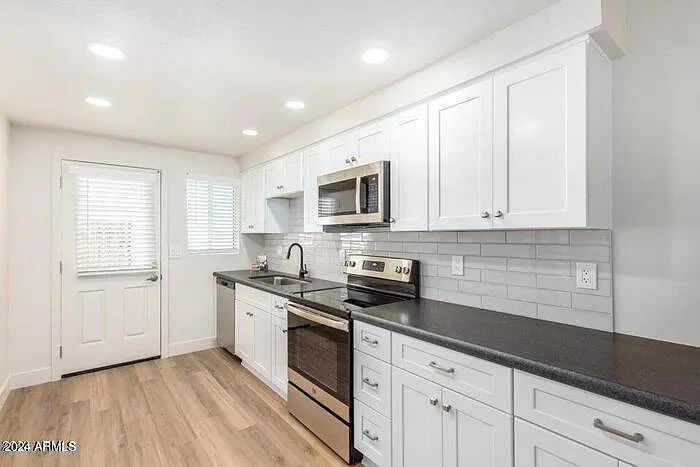 4049 W Laurie Ln #5 — Photo 6
