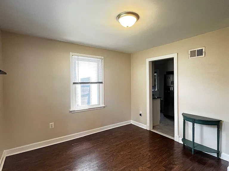 120 N Huron Dr — Photo 18