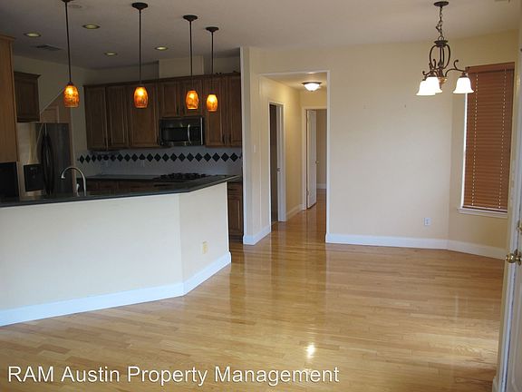 5th image of 6523 Hiridge Hollow Dr