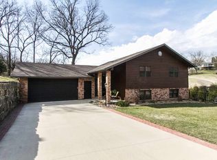 2835 Carter Rd, Dubuque, IA 52001